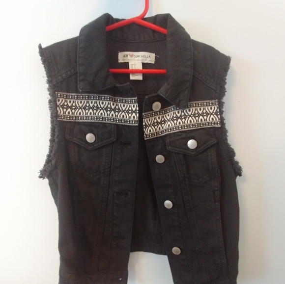 ❣️10/$50❣️:Sleeveless denim festival jacket - Picture 4 of 4